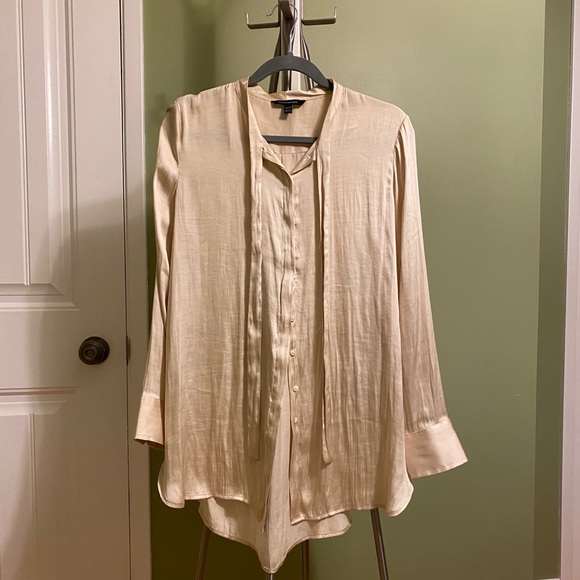 BANANA REPUBLIC Satin Long Sleeve (size M) - Picture 7 of 10